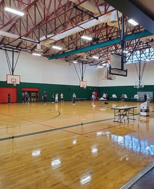 Building Photo - 2511 E 9th St