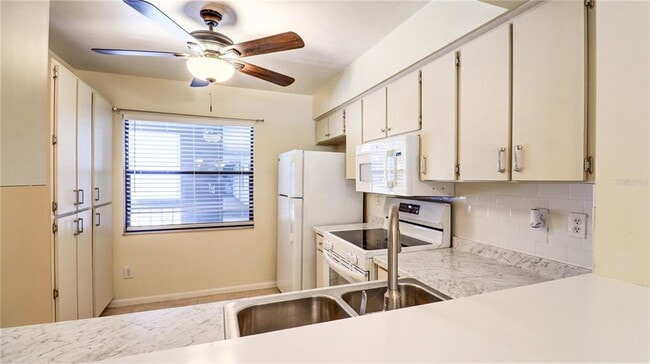 Building Photo - 3399 Mermoor Dr