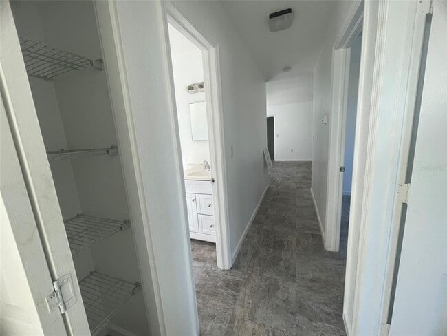 Building Photo - 525 E Helen Ave