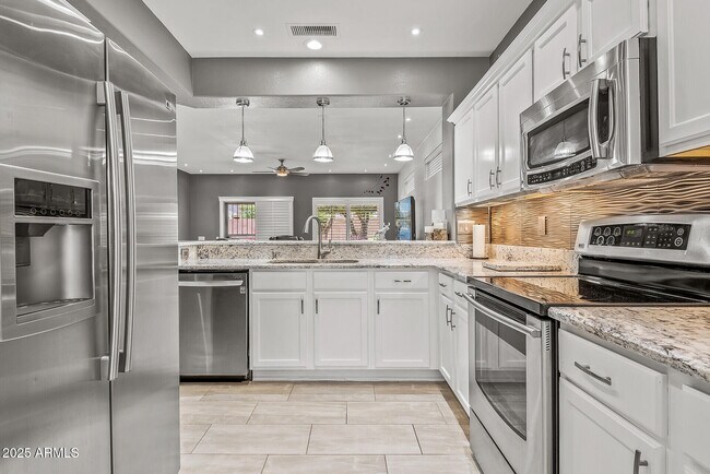 Building Photo - 16232 W Montoya Dr