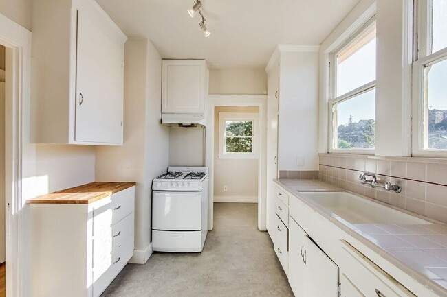 Building Photo - 508 Valle Vista Ave
