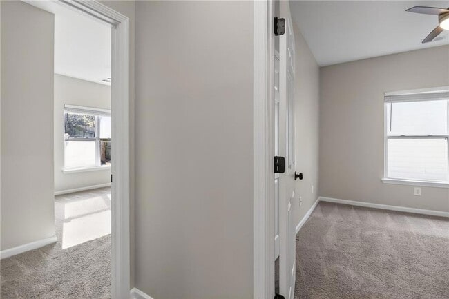 Building Photo - 991 Ada Ave NW