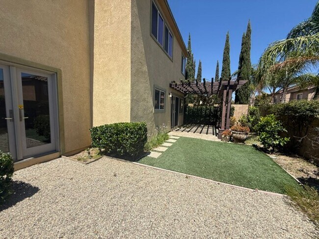 Building Photo - Model Home in desirable Moorpark Highlands!