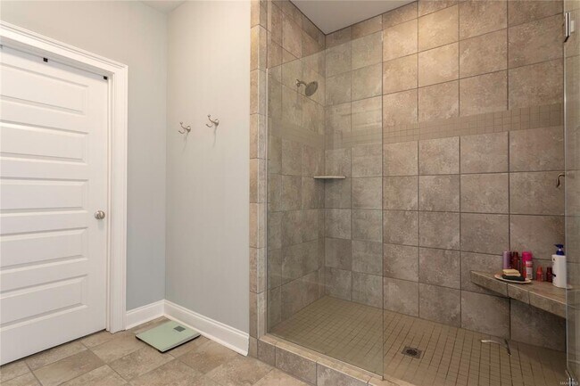 Building Photo - 357 Sydney Dr S