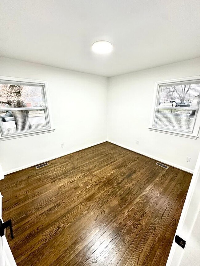 Building Photo - 345 Harvard Dr