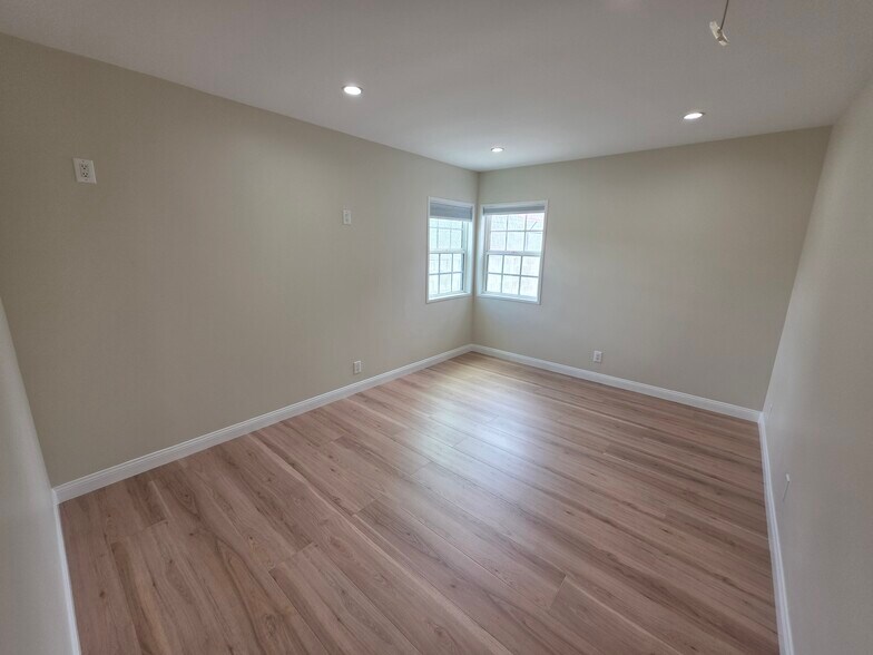 Building Photo - 6829 Murietta Ave