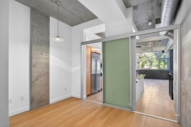 Building Photo - 1025 Island Ave