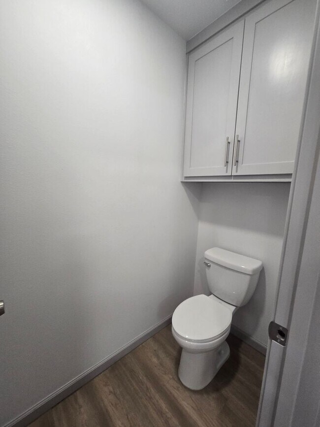 Building Photo - Spacious 4/3/2 Home with Modern Finishes and Great Location