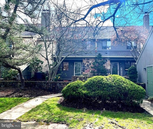 Building Photo - 204 Clover Hill Ct