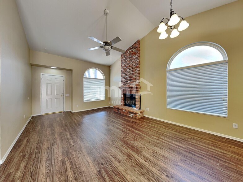 Building Photo - 1380 W Gail Dr