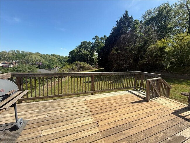 Building Photo - 20 Highland St