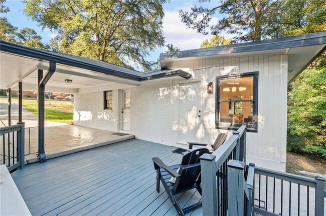 Building Photo - 3867 Hillcrest Dr SE