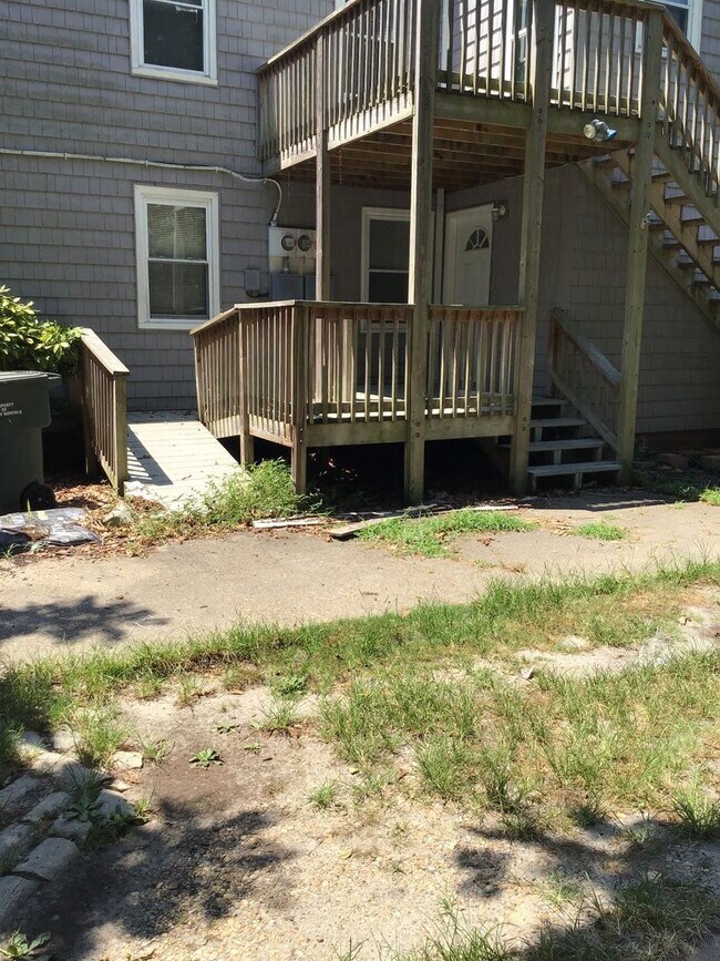 Building Photo - 1550 E Bayview Blvd