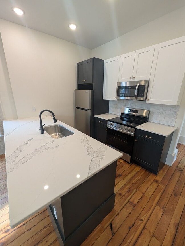 Building Photo - Gorgeous New 1 Bed 1 Bath Apartment in Historic Covington