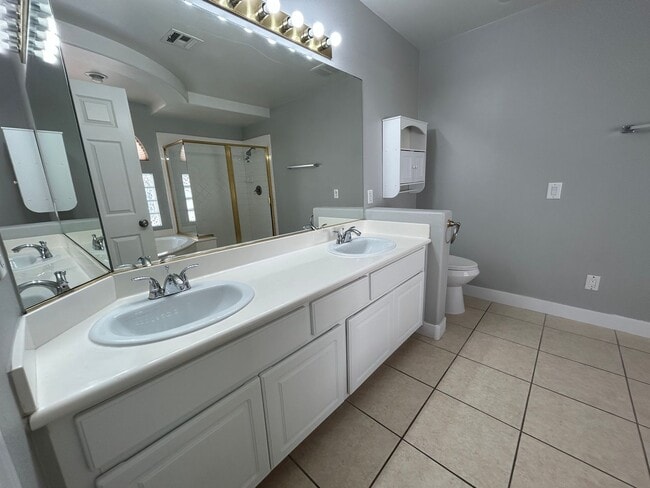 Building Photo - 5-Bedroom Silverado Ranch Home with Pool!