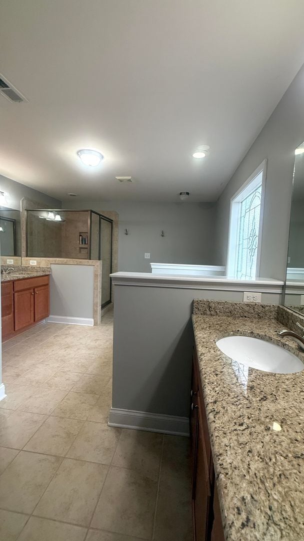 Building Photo - Amazing home with custom touches and unground pool