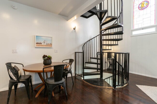 Building Photo - 900 N Hoover St