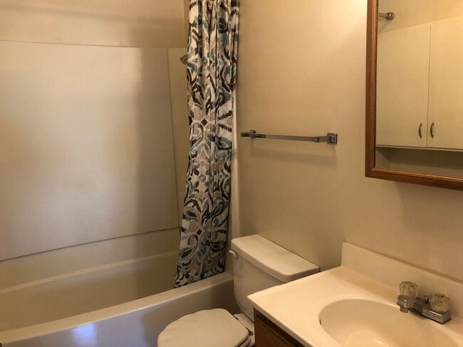 Building Photo - 2078