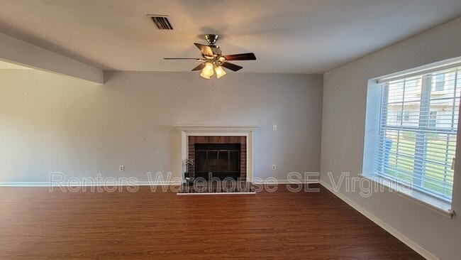 Building Photo - 809 Sutherland Arch