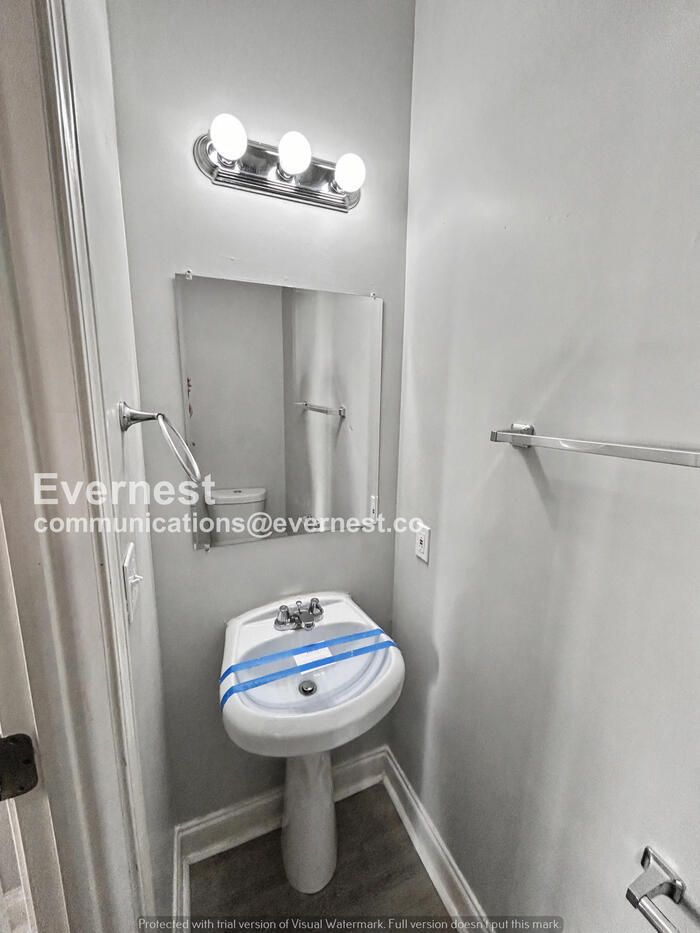 Building Photo - 936 Hall St NW