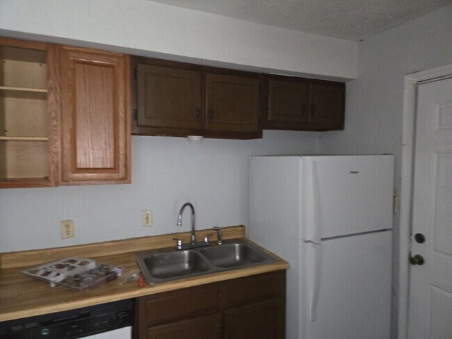 Building Photo - 2 Bedroom I Bath Moore, SC