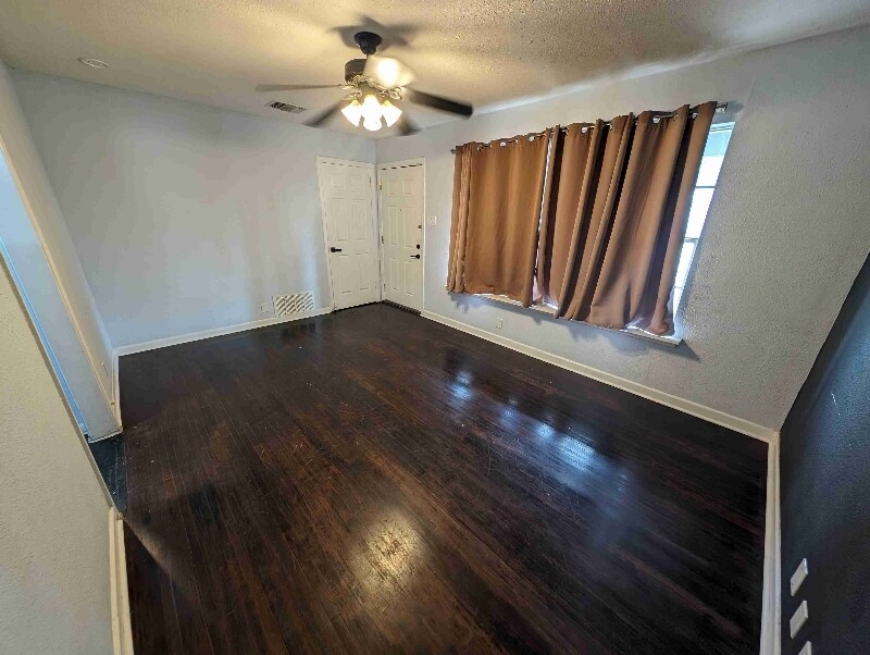 Building Photo - 339 W Bedford Ave