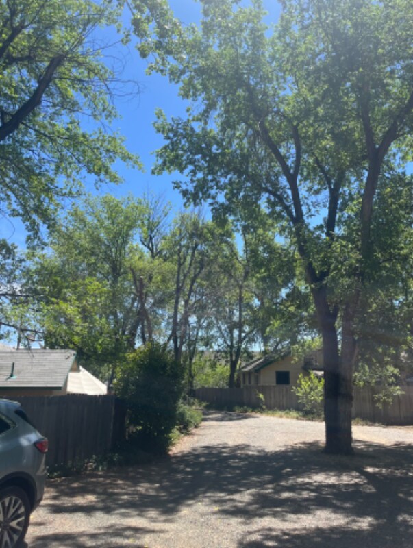 Building Photo - 878 Valley St