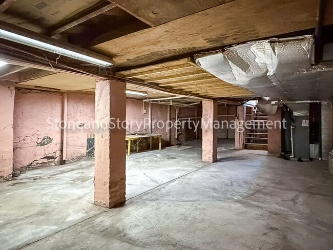 Building Photo - 3 bedroom 2 bath near Washburn University