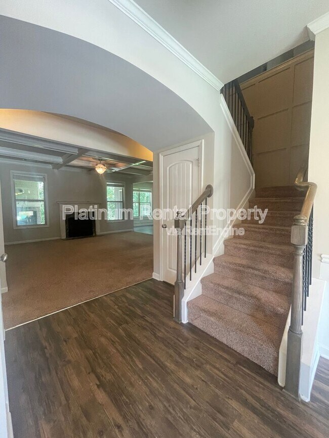Building Photo - 7350 Silk Tree Pt