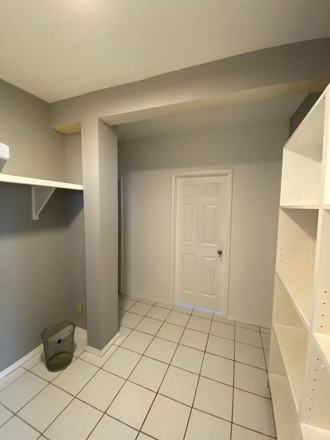 Building Photo - 5 Bed/3 Bath UC Rental Located on McMillan...