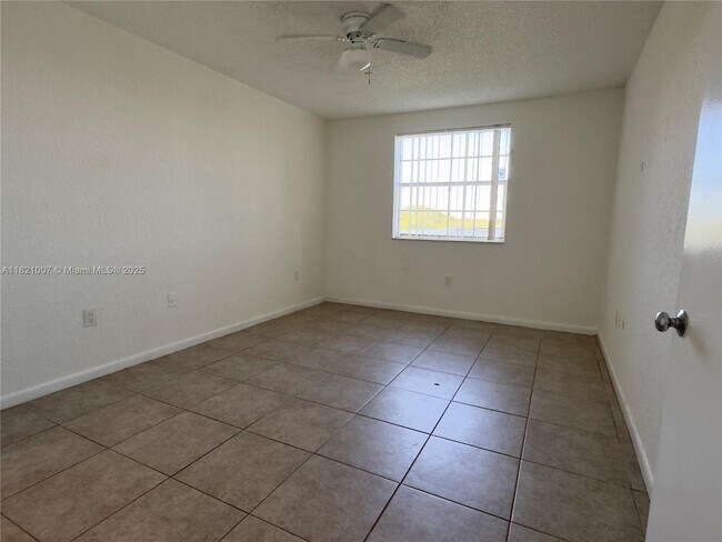Building Photo - 2831 N Oakland Forest Dr