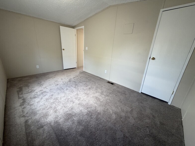 Building Photo - 38010 St Tropez Dr