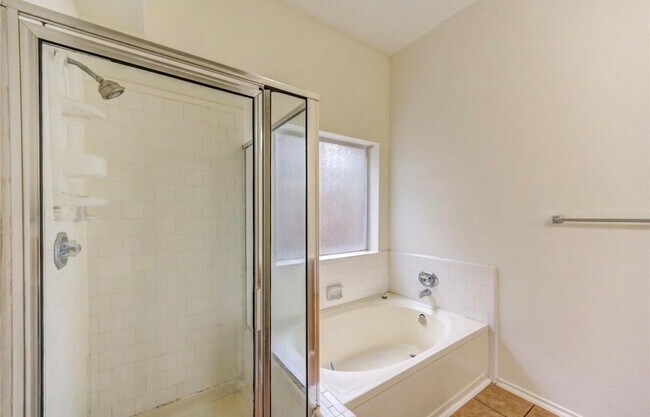 Building Photo - 16830 Scenic Gardens Dr
