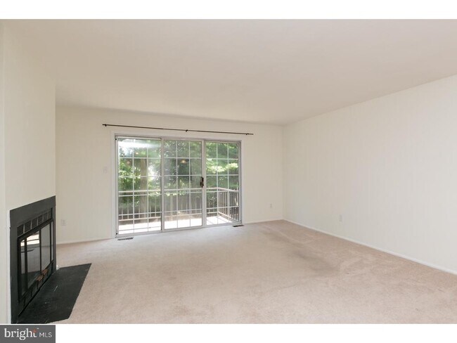 Building Photo - 122 Camber Ln