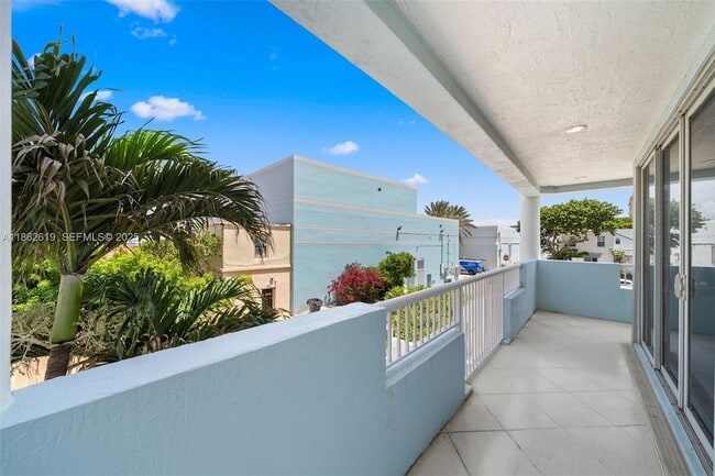 Building Photo - 311 N Surf Rd