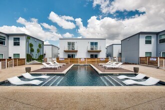 Building Photo - Look and Lease ?Come live with us at Trousdale in Apt 250! Luxury one-bedroom for $1299 (13 lease...