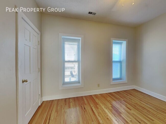 Building Photo - 1394 1/2 Indianola Avenue-