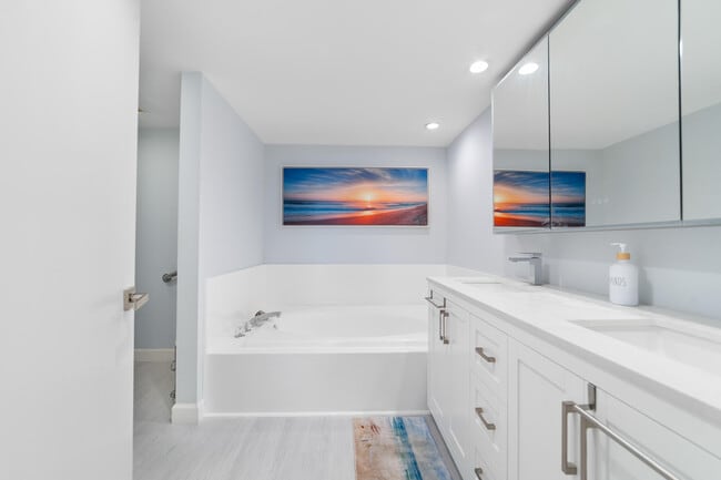 Building Photo - 4101 N Ocean Blvd