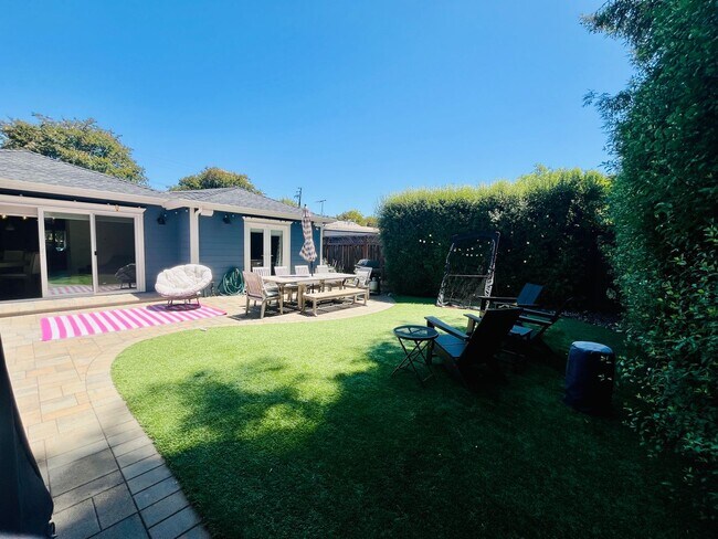 Building Photo - Stunning 3 Bed 2 Bath Downtown Sunnyvale w...