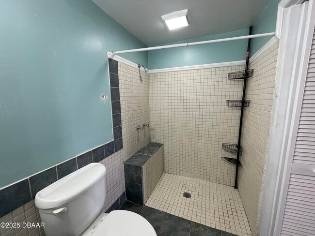 Building Photo - 66 River Dr