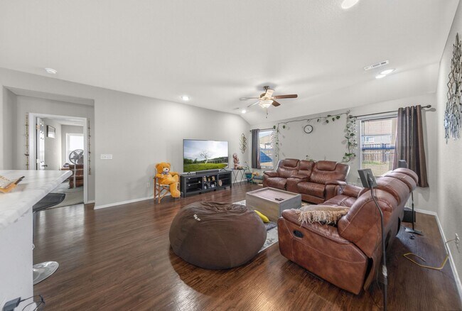 Building Photo - Charming home in Bentonville School District