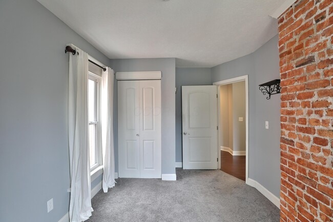 Building Photo - 693 Wilson Ave