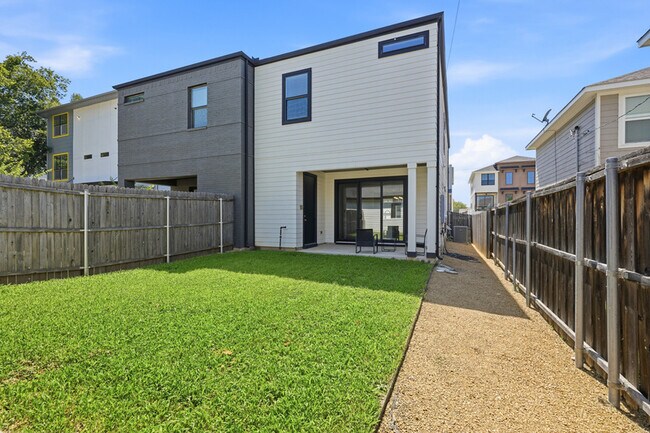 Building Photo - 3205 Forest Park Blvd