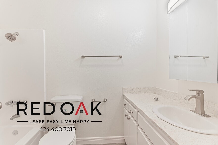 Building Photo - 8614 Woodley Ave