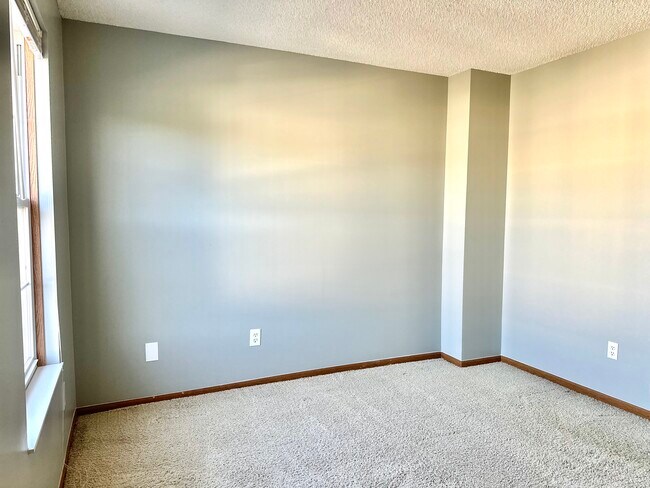 Building Photo - 5727 Kilbury Ln