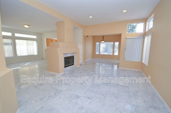 Building Photo - 93 Azusa Ave