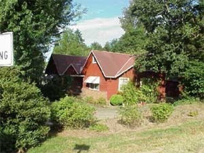 Building Photo - Lewis & Clark Graduate/Law Students ONLY