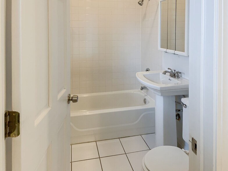 Building Photo - 3511 N Fremont St