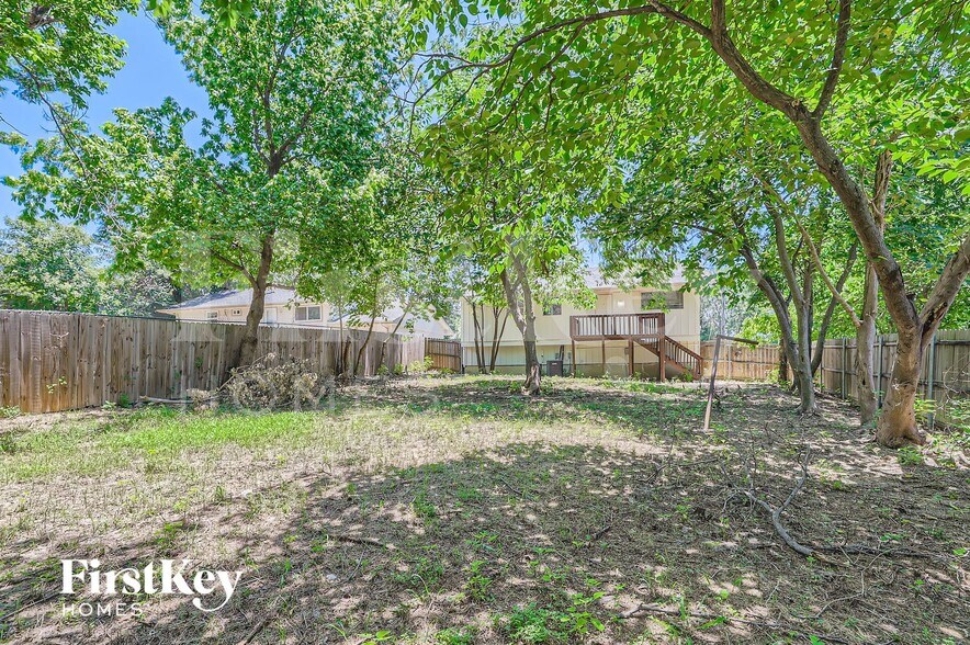 Building Photo - 917 Montclair Dr