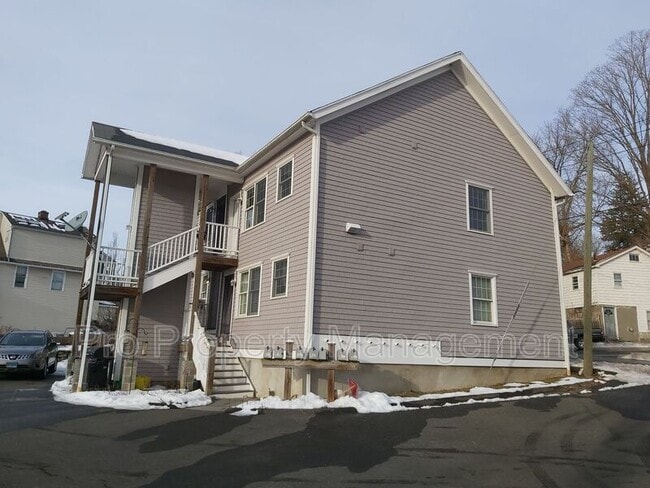 Building Photo - 131 Railroad St